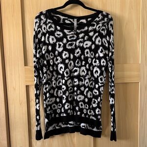 Kensie Black and White Leopard Print Scoop Neck Sweater